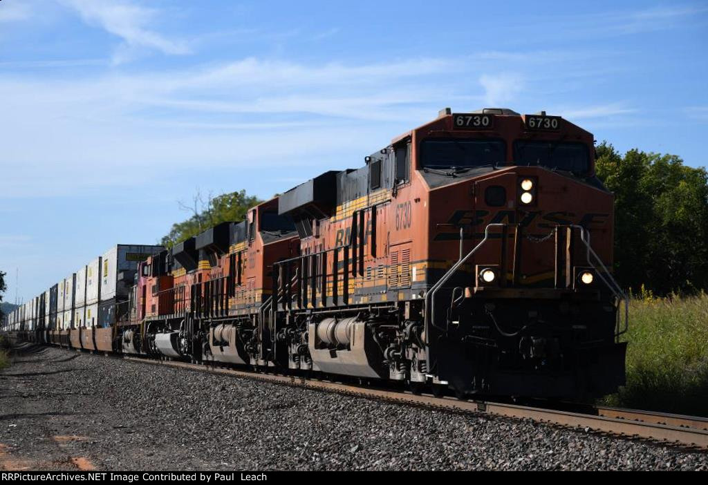 Intermodal cruises north towards a meet